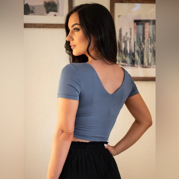 Aida reversible crop top LNw/outT - Picture 4 of 9